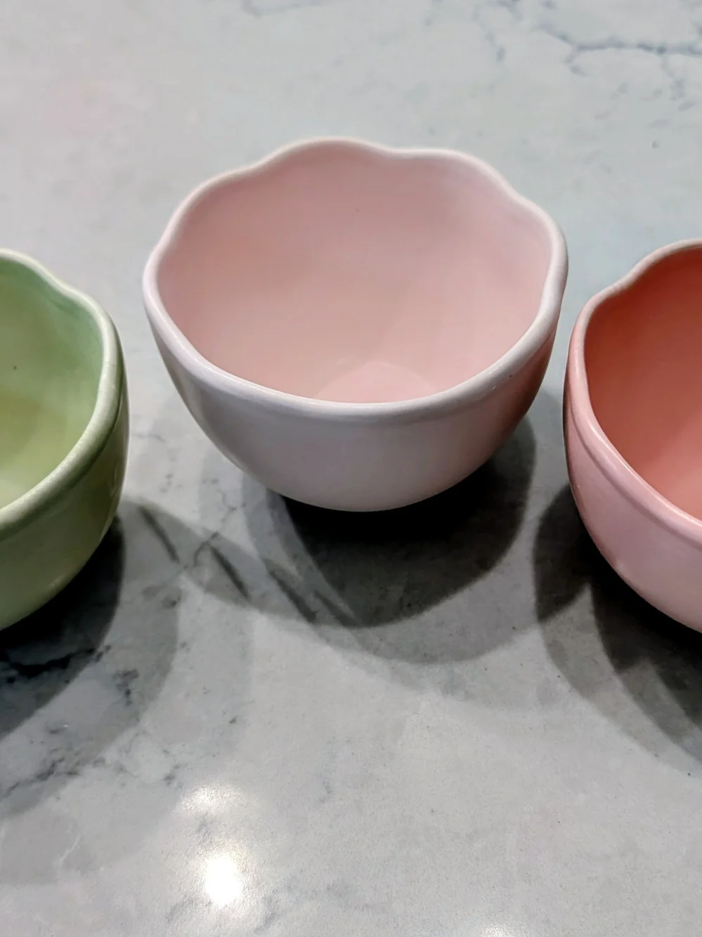 Pastel Scalloped Ceramic Nesting Bowls - Set Of 3